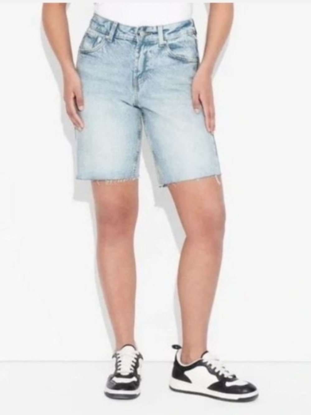 Wild Fable Women's Mid-Rise Easy Rigid Cut-off Jean Shorts Light Wash Sz. 12